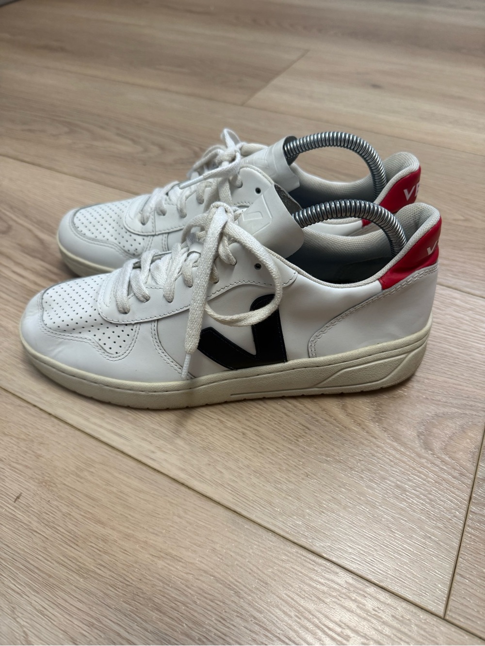 Veja V-10 sneakers in the White Nautico Pekin colorway Woman’s Size 8 - Picture 3 of 8